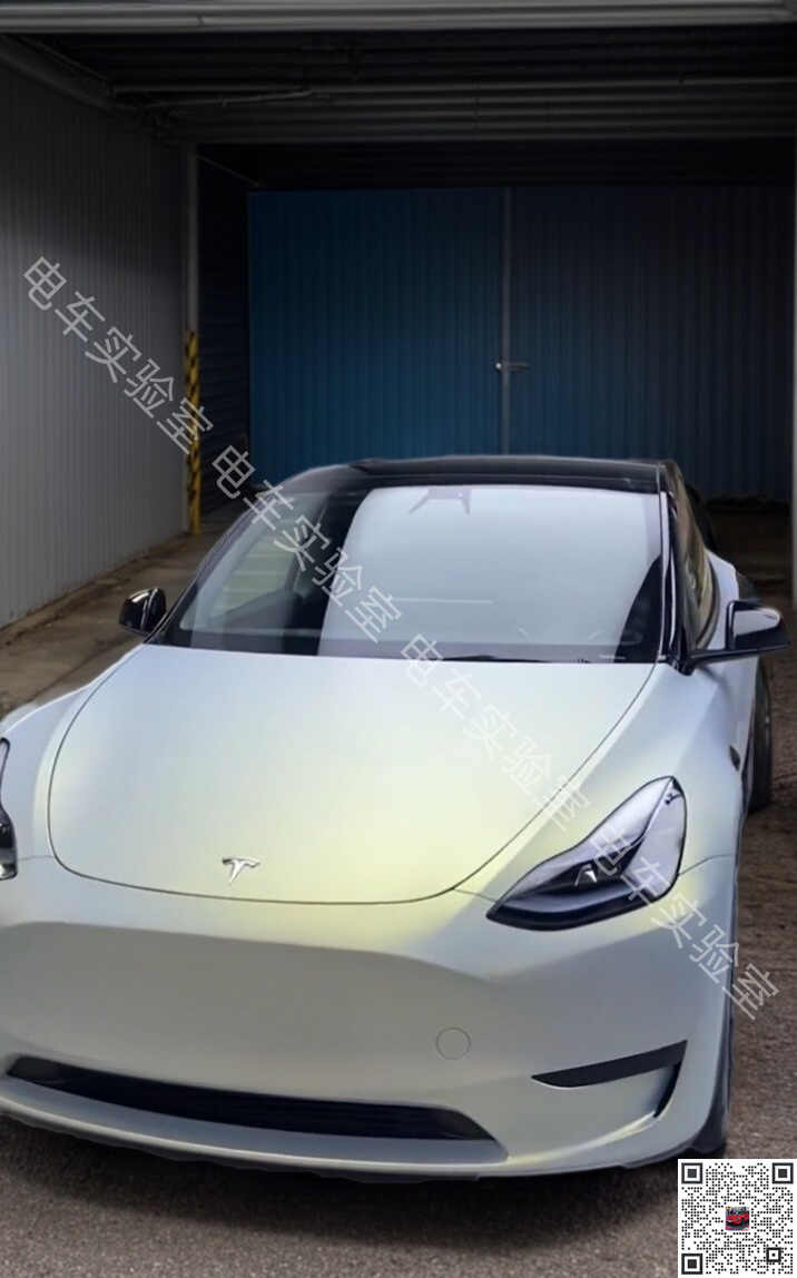 特斯拉Model Y缎面蓝魅金